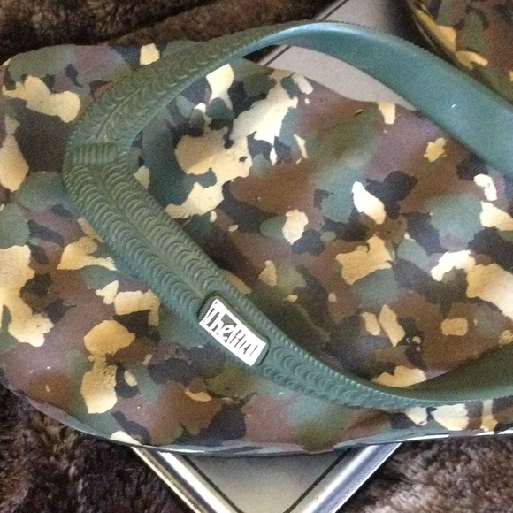 Camo Flip Flops - Picture 2 of 5
